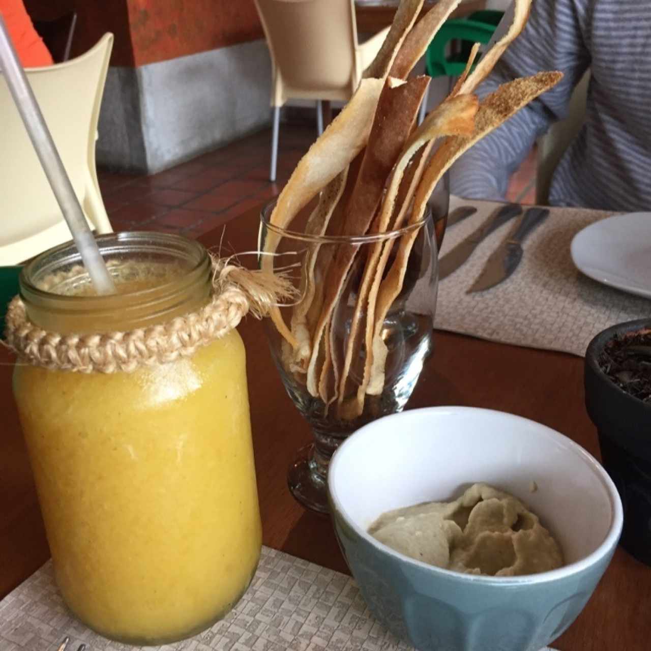 jugo de parchita natural y dip de berenjena