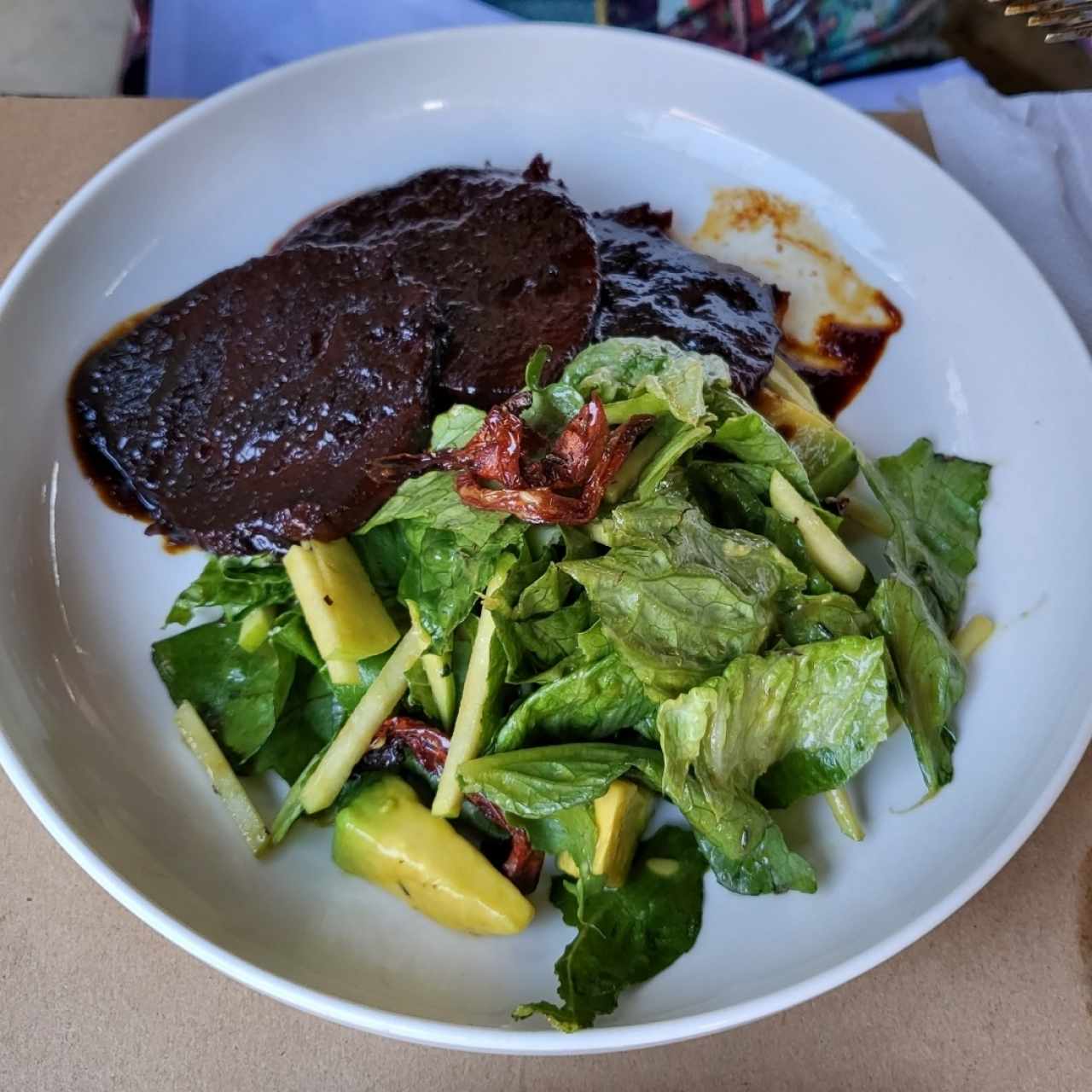Asado negro con ensalada verde