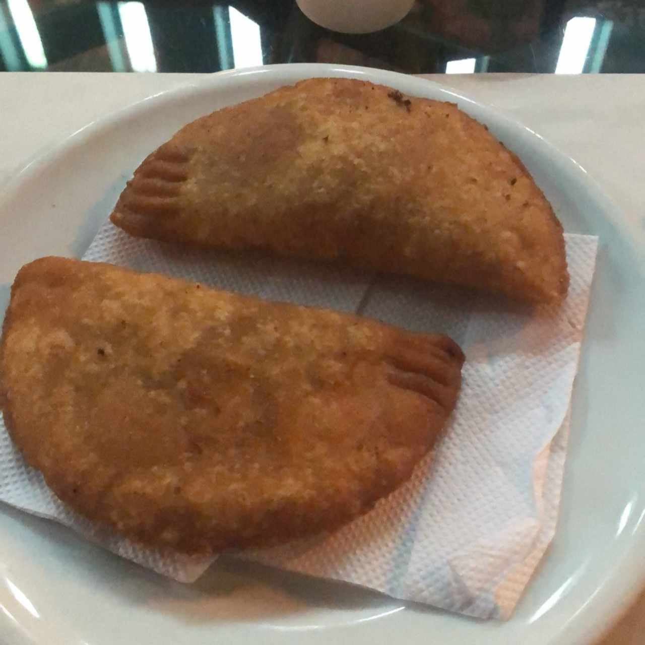 empandas de carne mechada