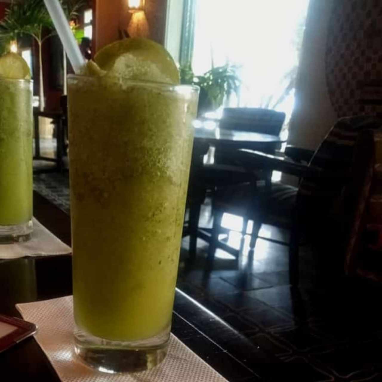 Limonadas con yerbabuena.