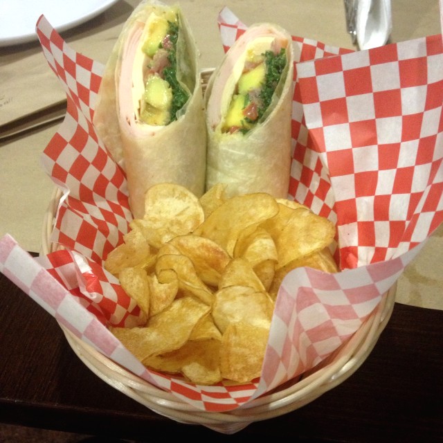 Wrap de pavo y aguacate