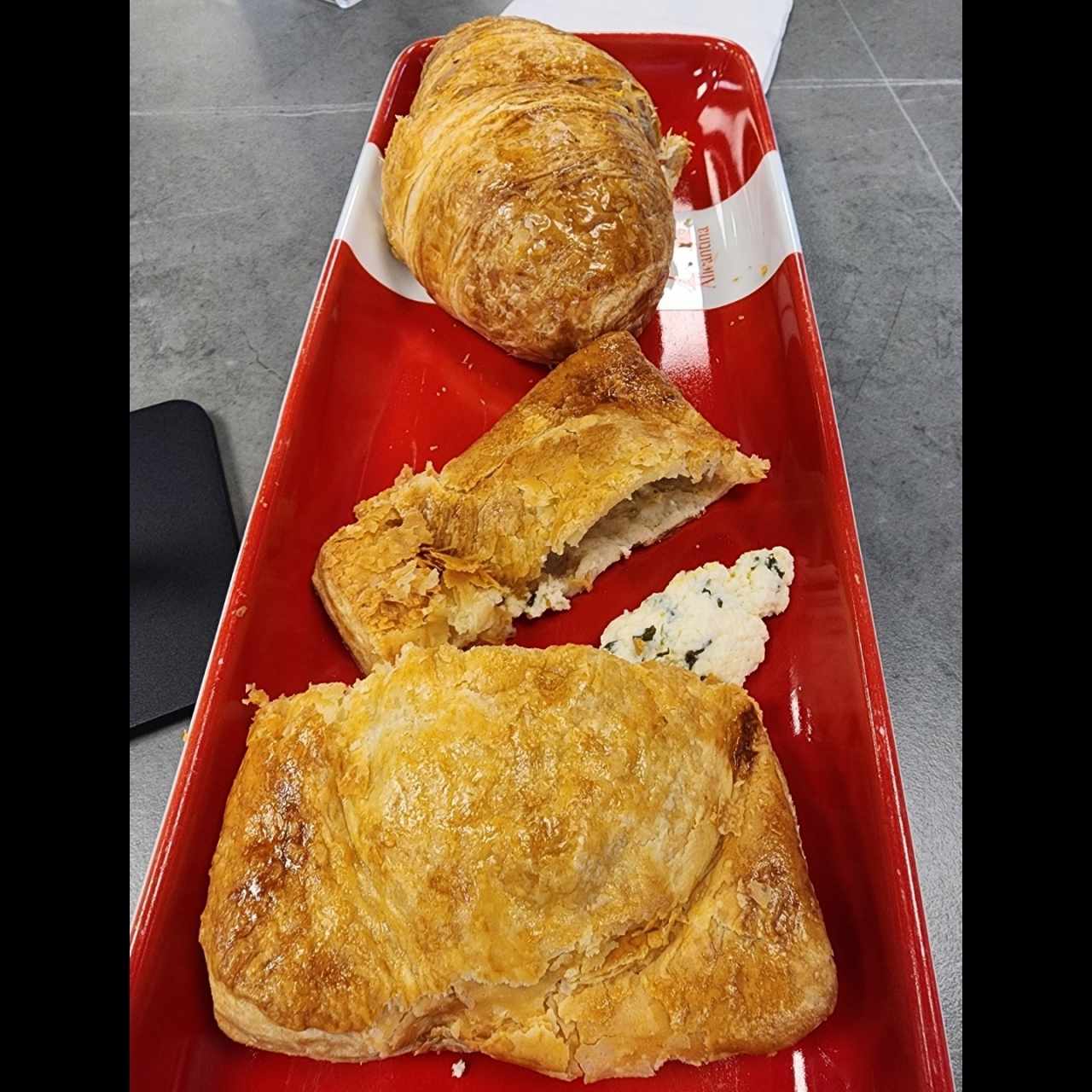 Ricotta y espinaca + pavo y queso crema + pollo mechado 