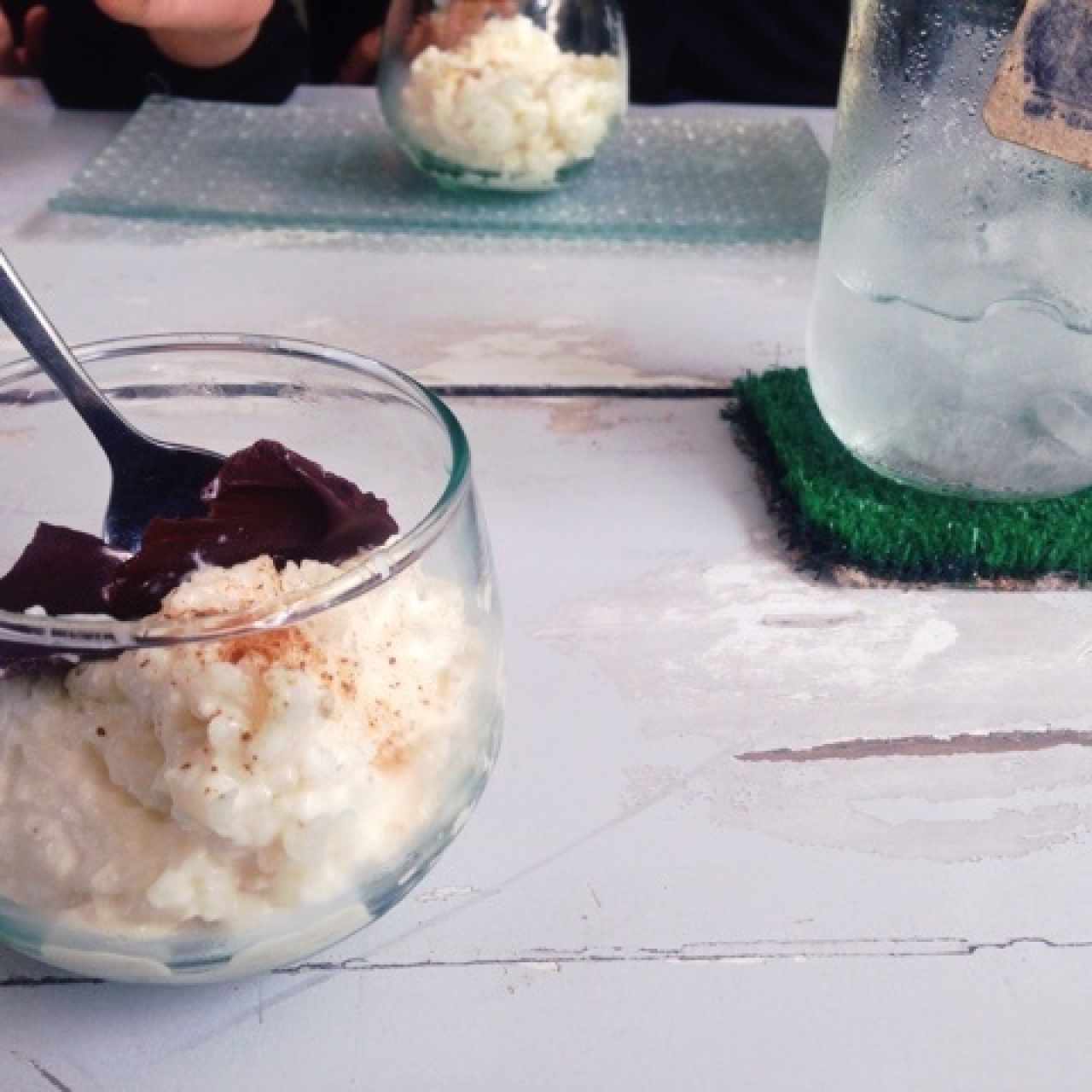 Arroz con Leche acompañado de una teja de Chocolate 