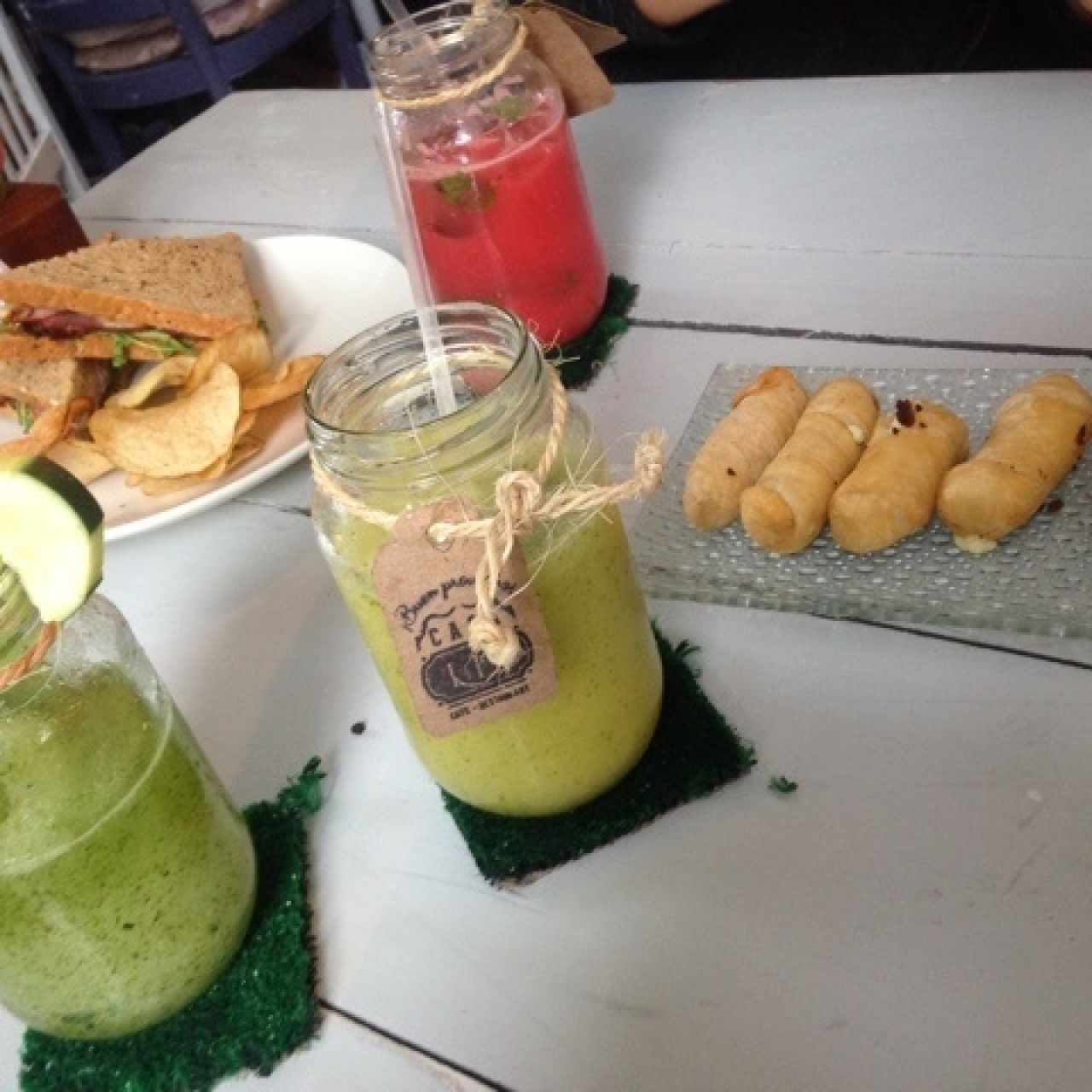 tequeños y jugos 