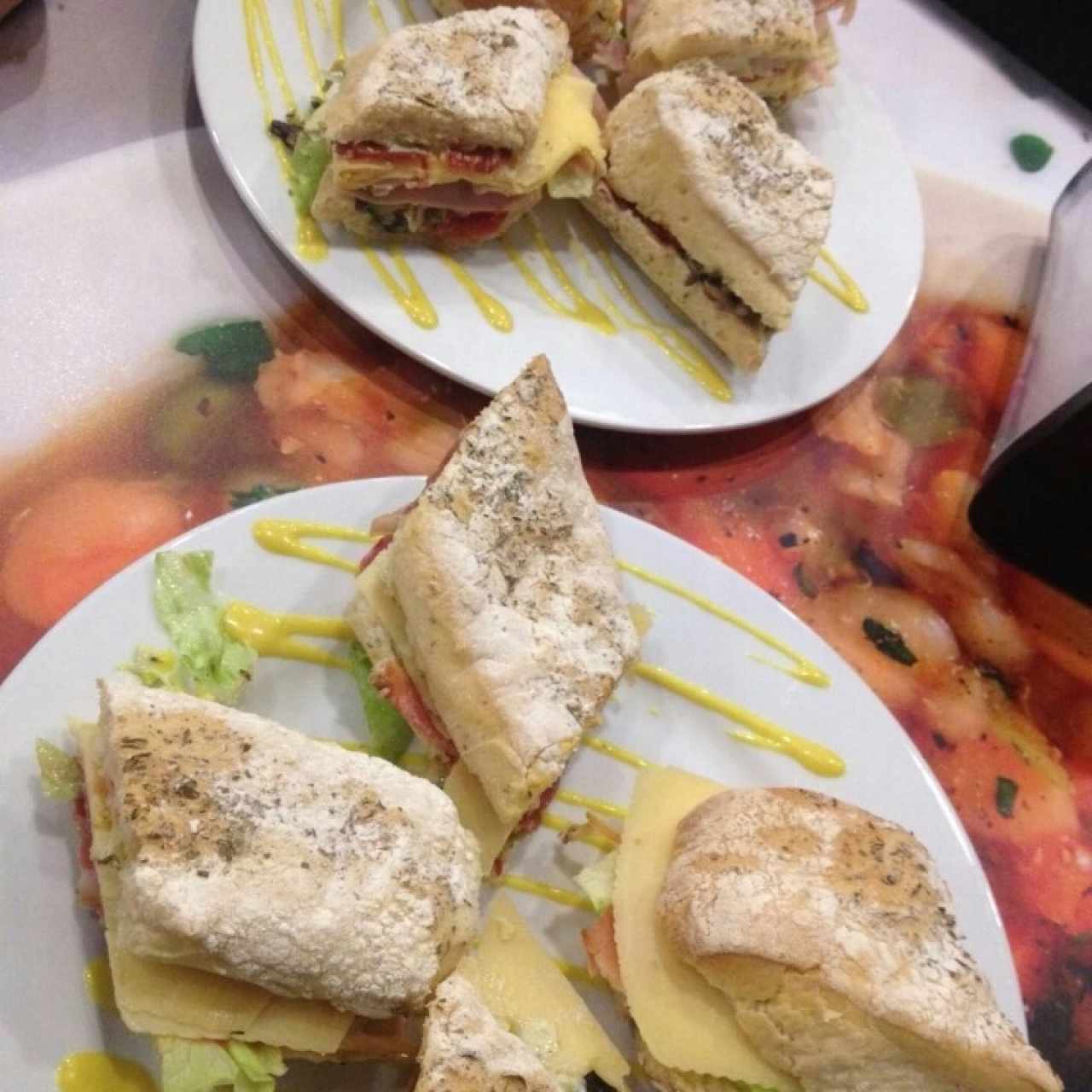 panini de jamon serrano y queso manchego