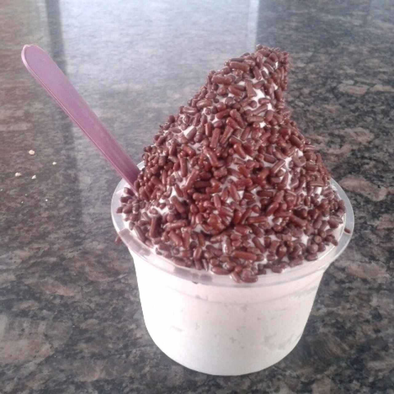 Tinita mantecado con lluvia de chocolate
