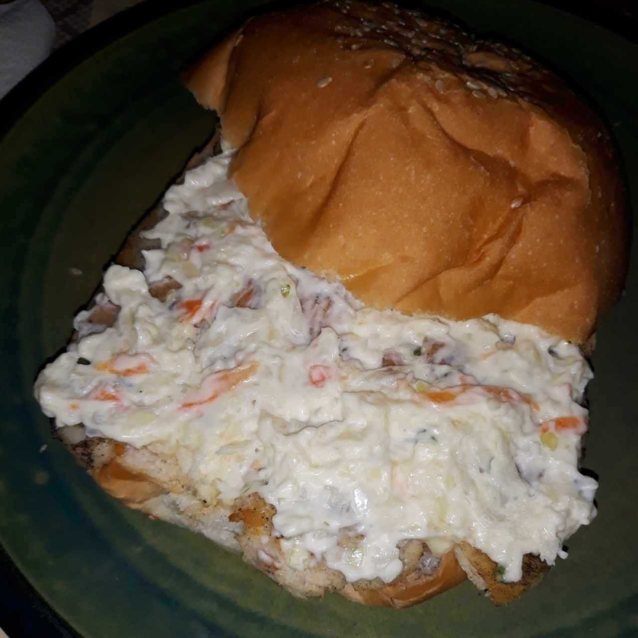 Hamburguesa de Pollo, solo Salsa "Alemana", muy buena