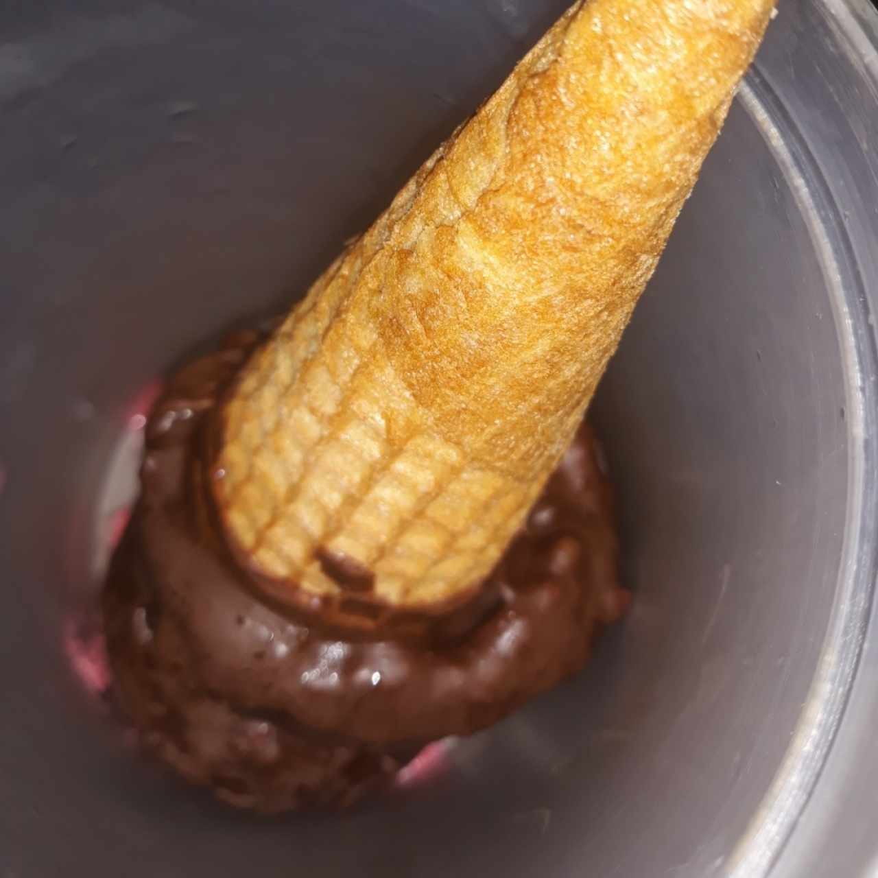 Helado de Fresa con Capa de Chocolate, Excelente 