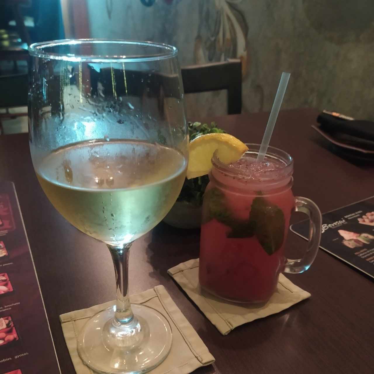 Vino blanco y mojito