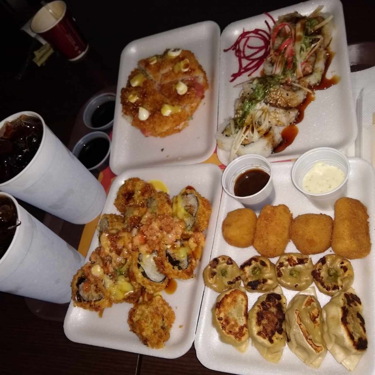 Sensei roll, Tokyo roll, mixto de entradas y spicy crispy tuna