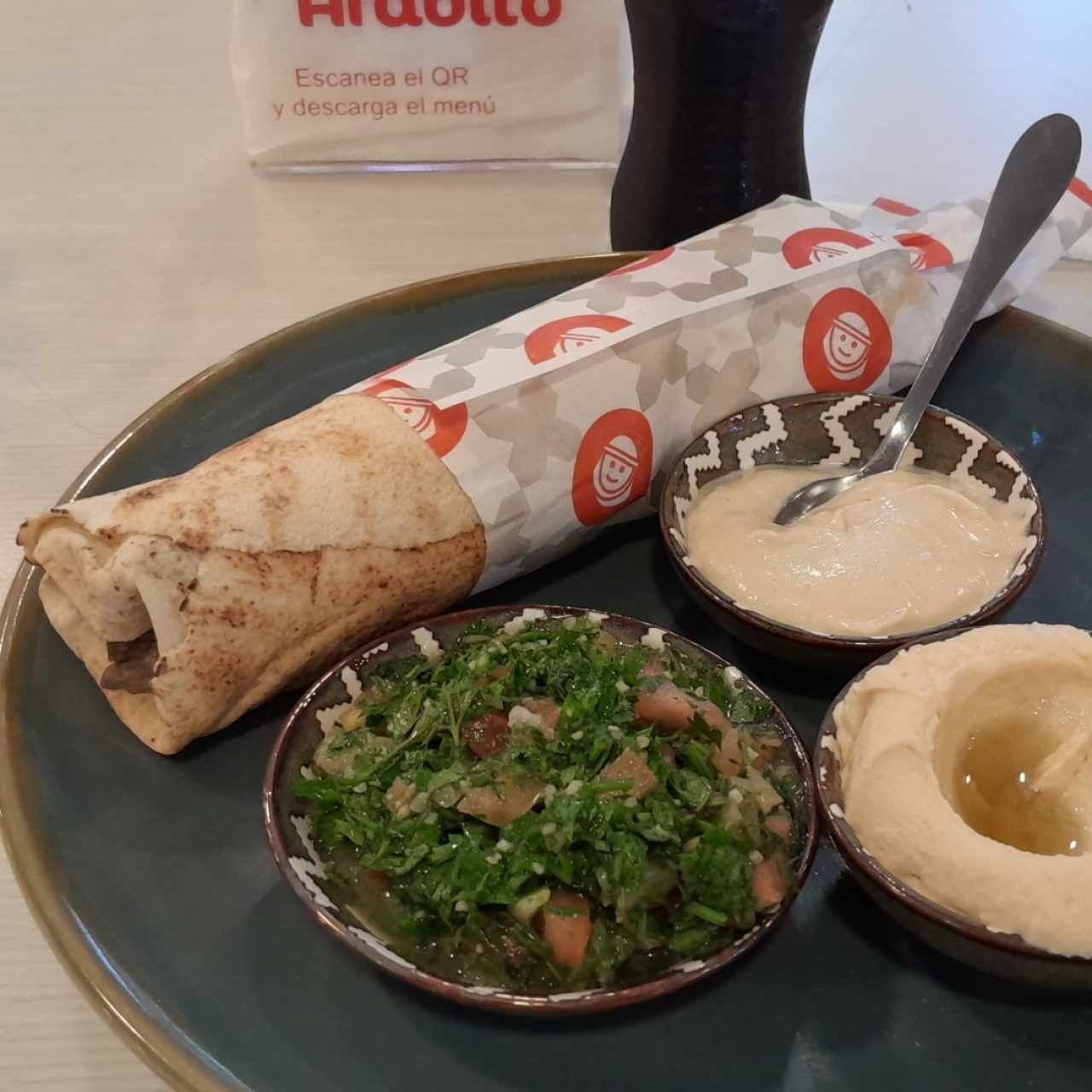 Shawarma mixto. Relleno completado con papas fritas 🤨