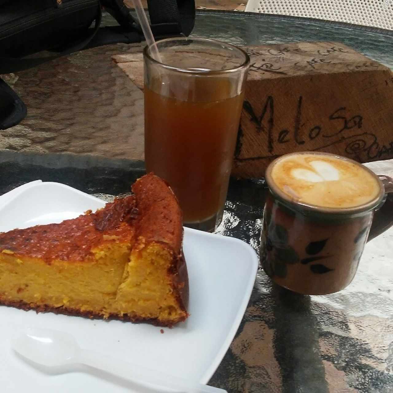 torta de jojotl, café y papelón