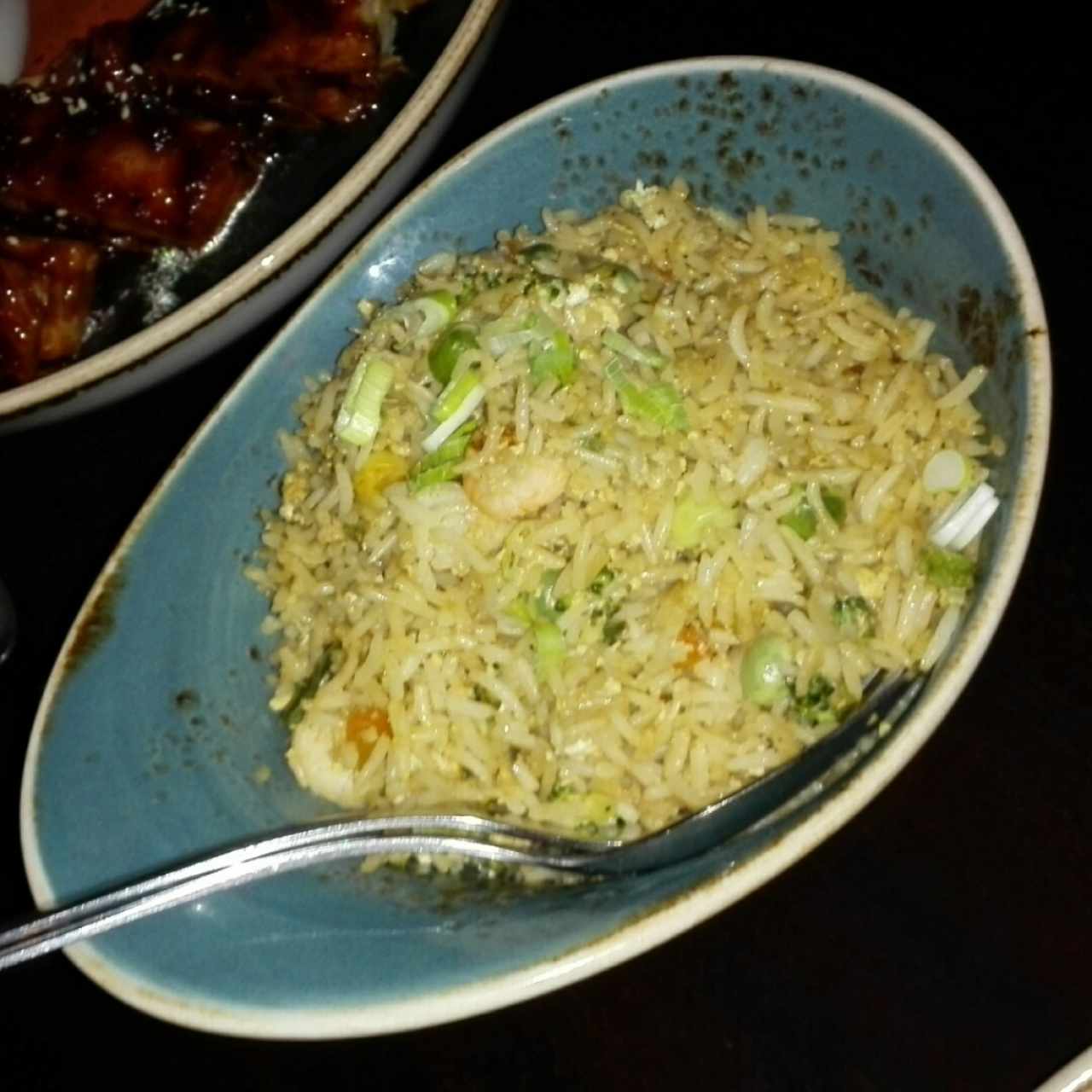 Arroz frito con camarones