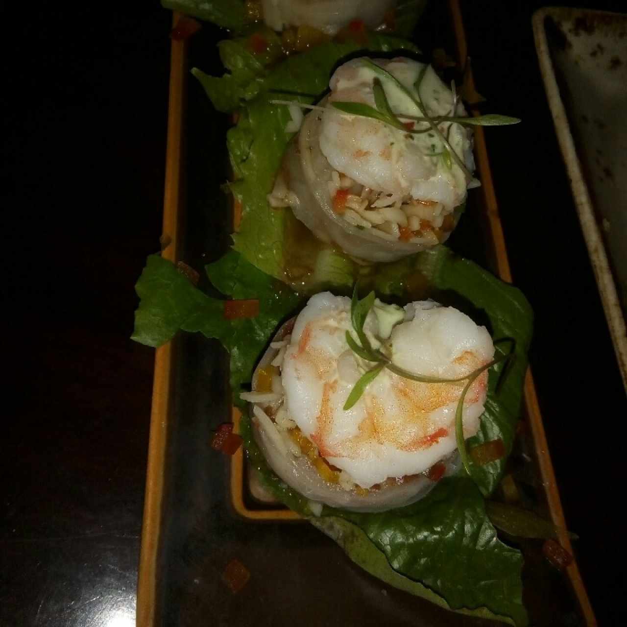 Rollo fantasía de langostinos y tallarines