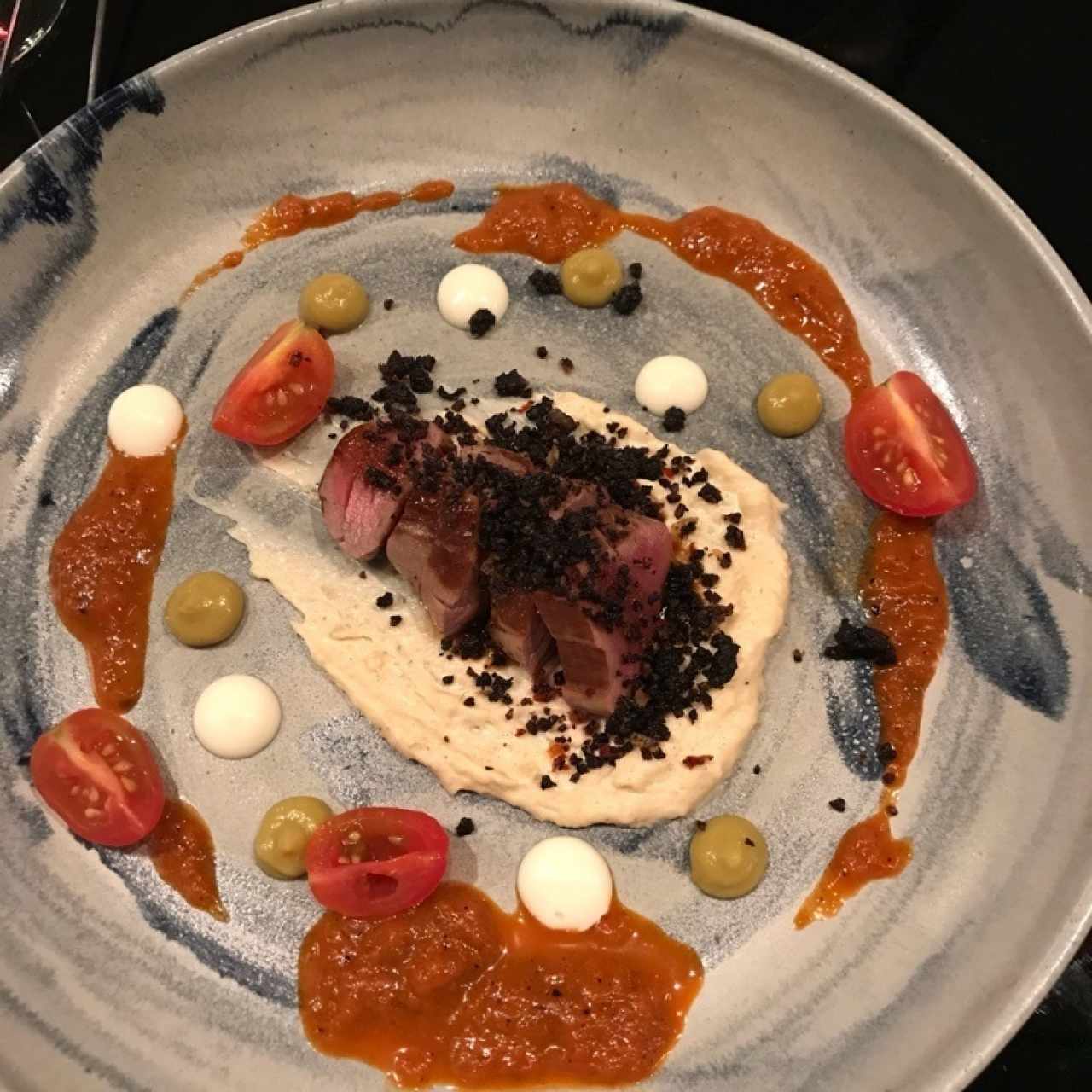 Tataki de Lomito con tierra de morcilla
