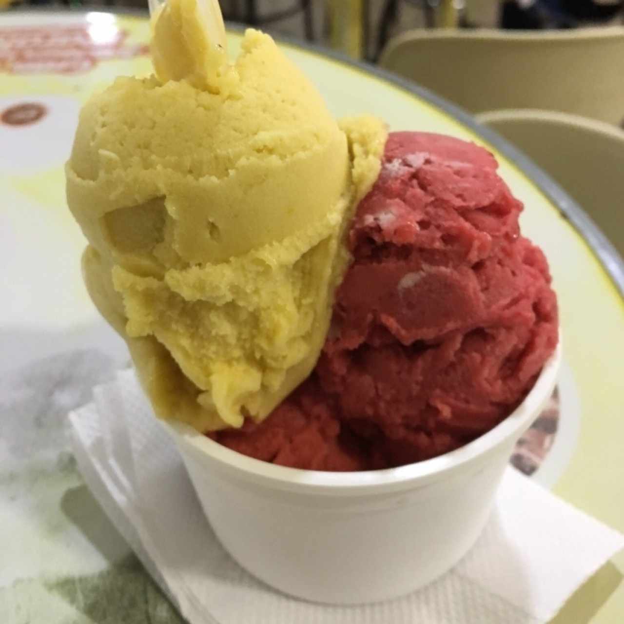 tinita de 3 sabores, frutos del bosque, fresa y maracumango