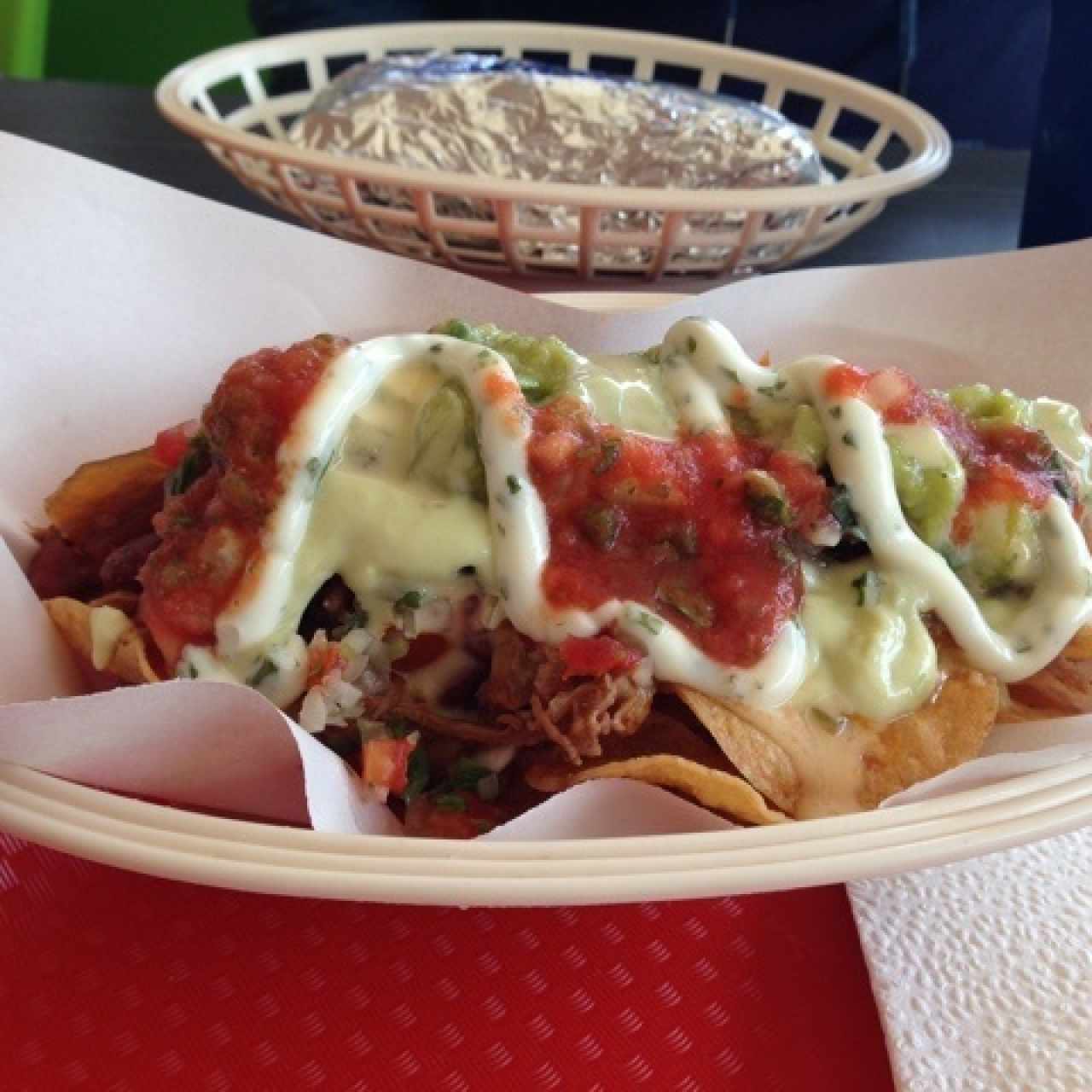 Nachos con carne mechada