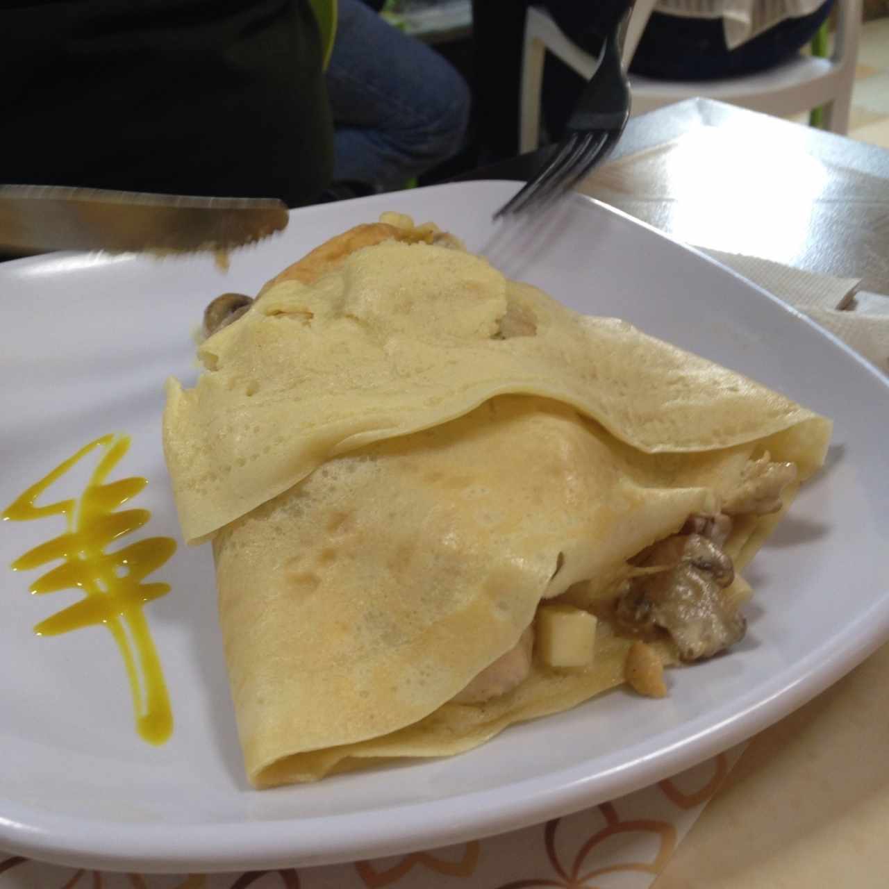 Creppe de pollo, queso y champiñon