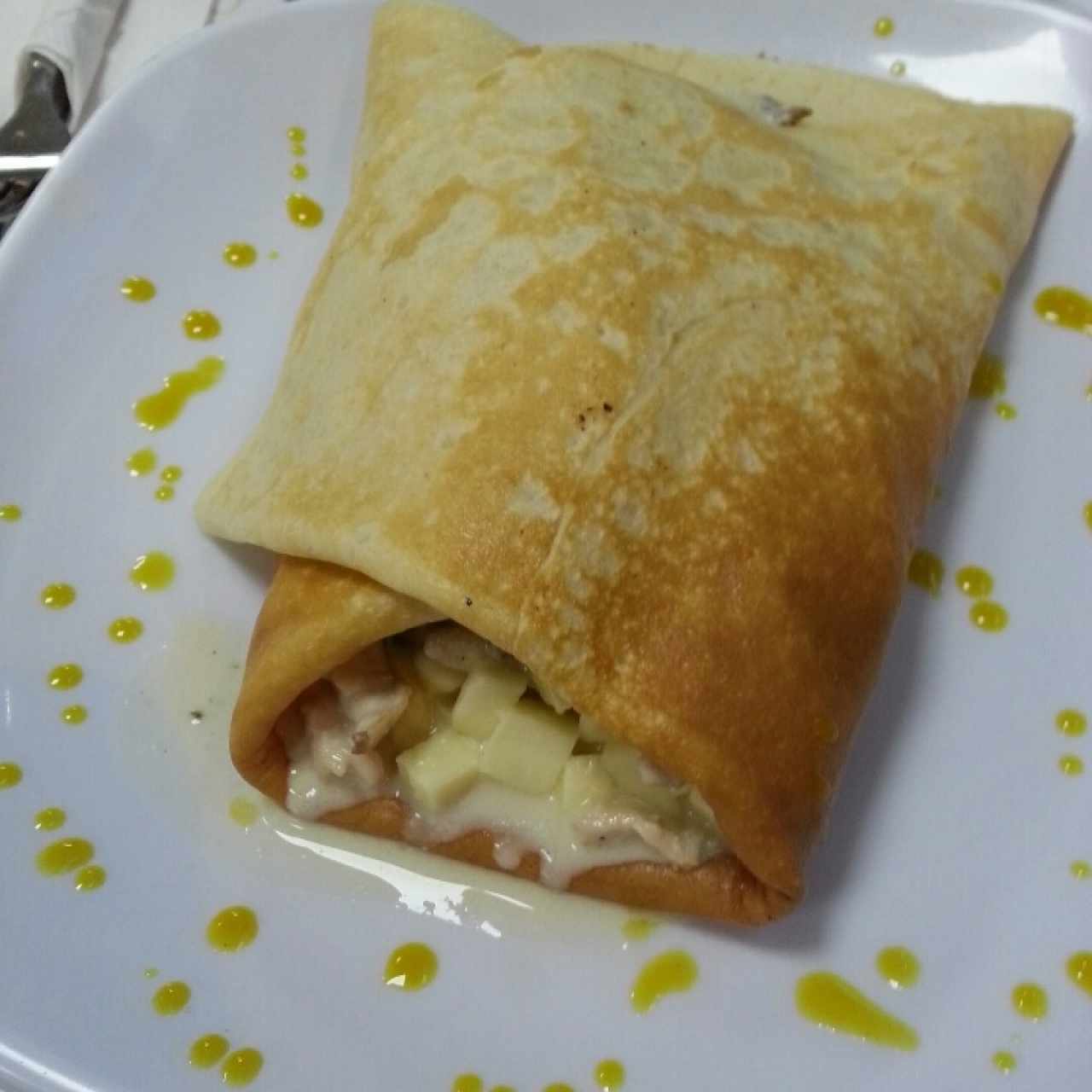 Crepes de pollo, queso y champiñones