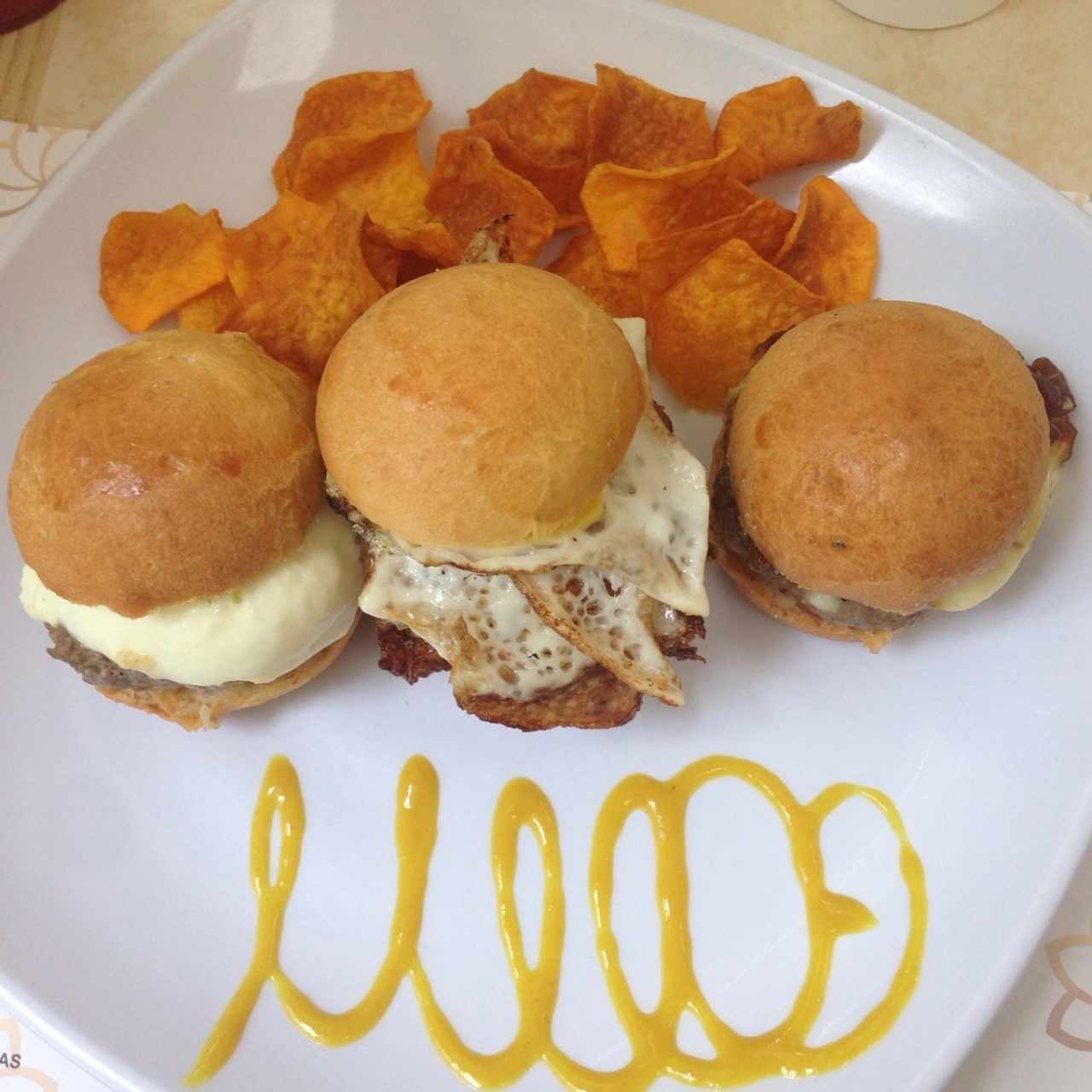 trio de hamburguesa
