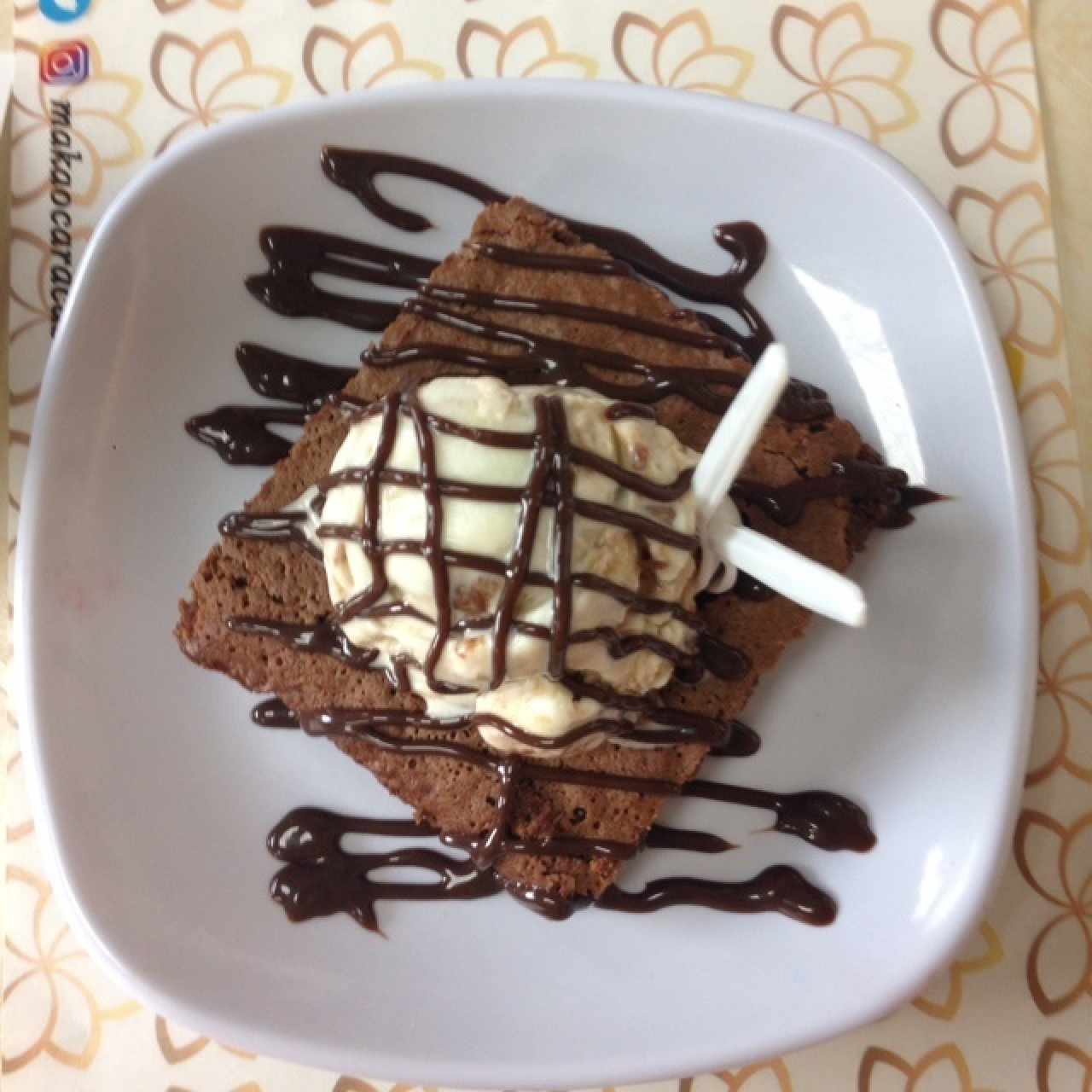 brownie con helado de ferrero rocher 