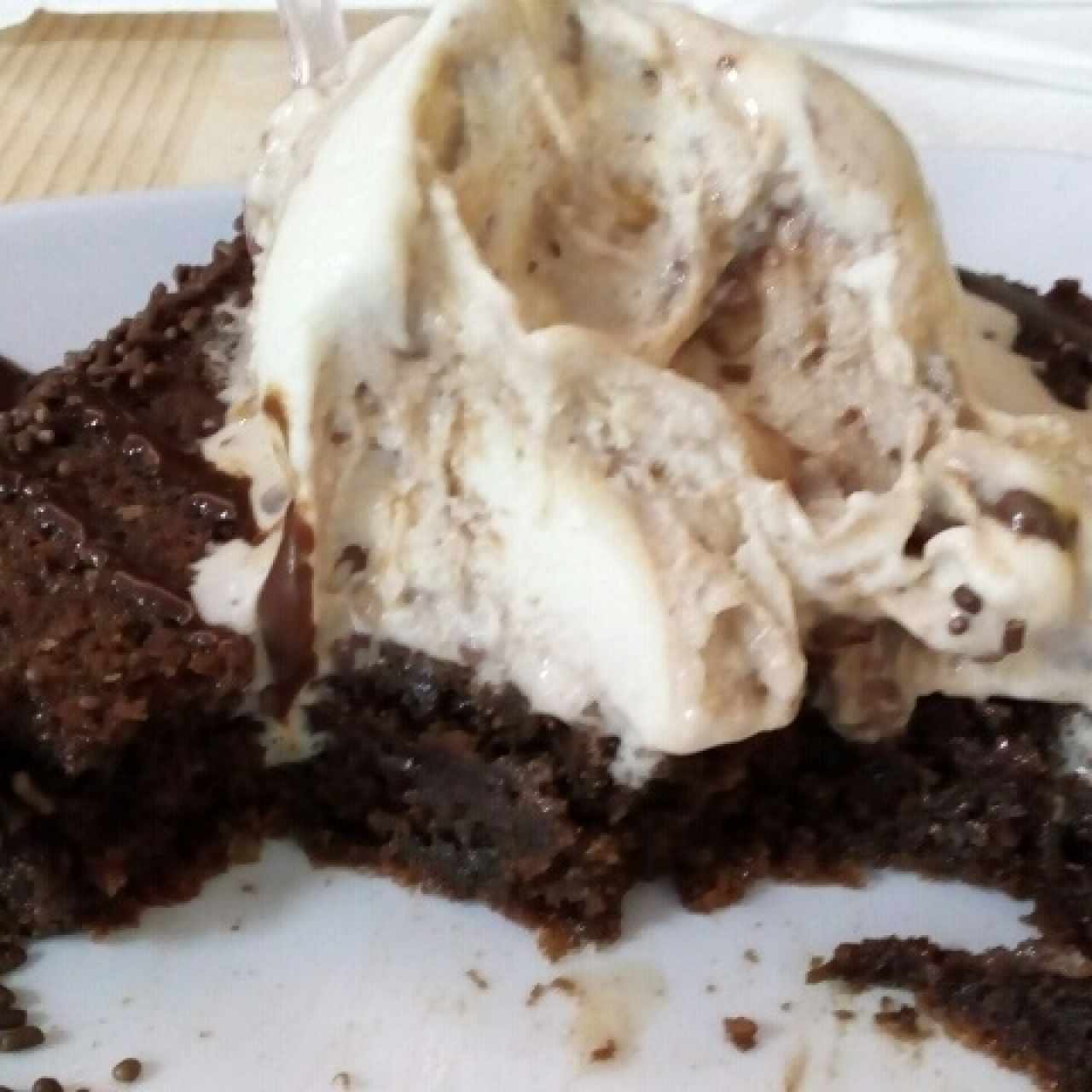 brownie con helado de ferrero