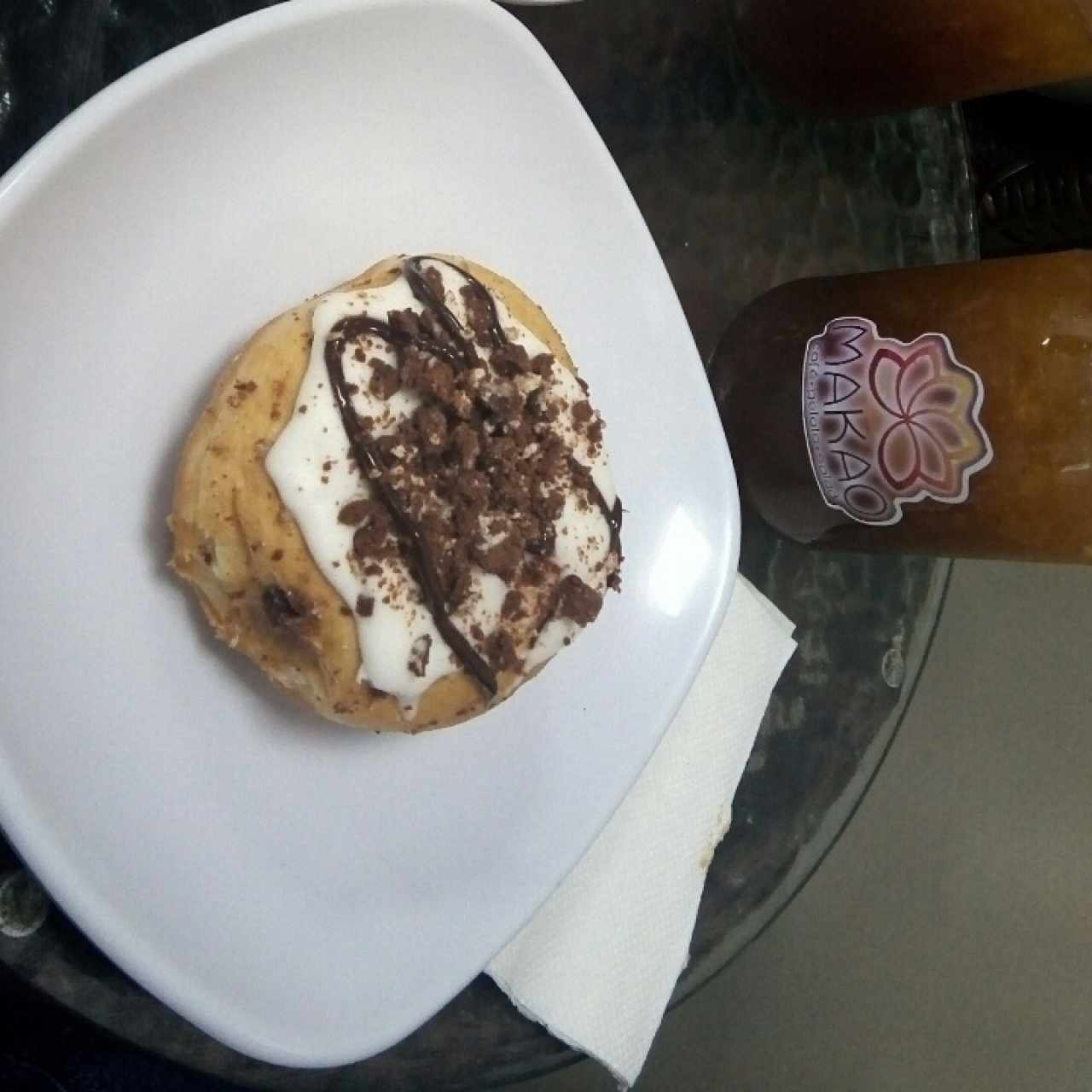 Dona de chocolate con topping de Oreo