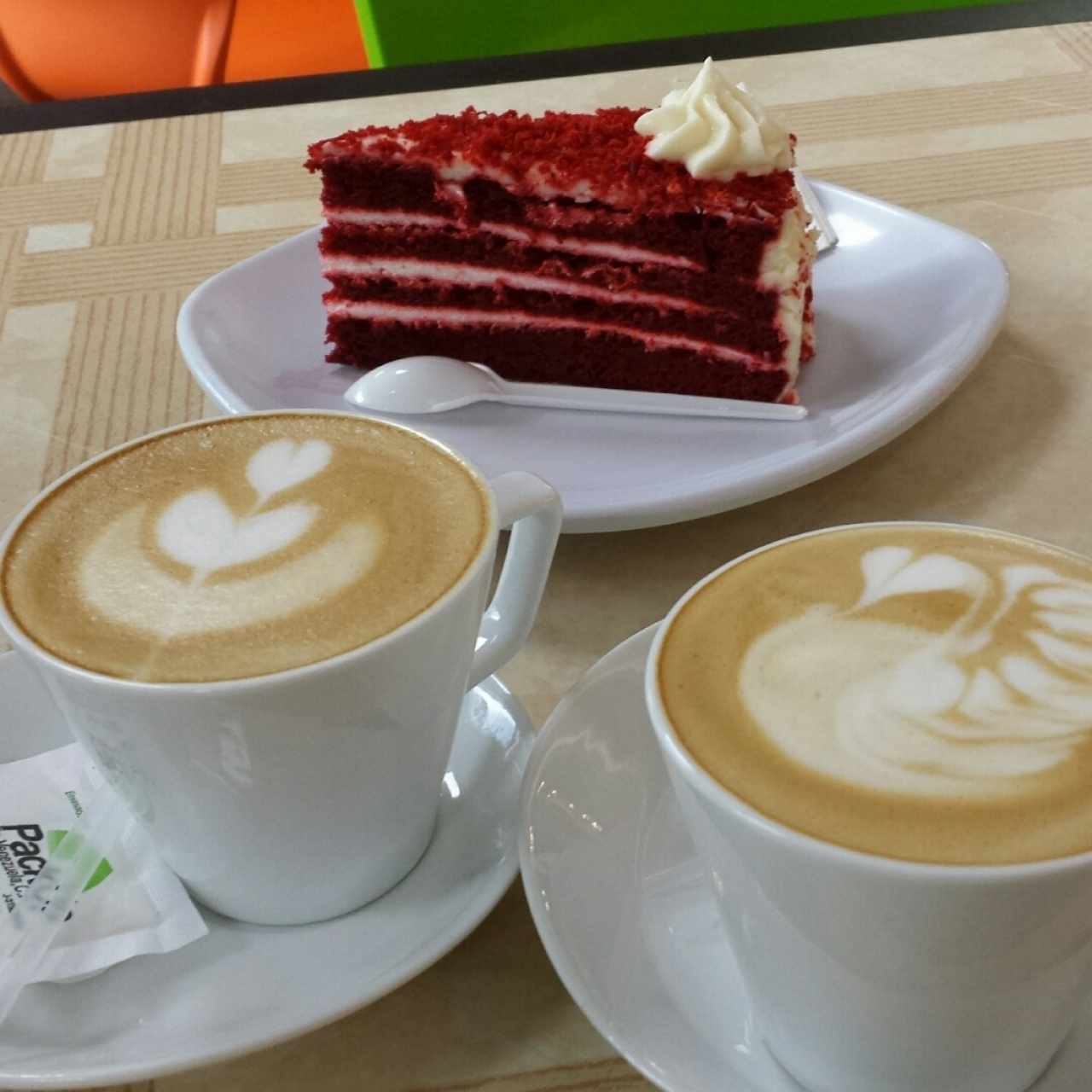Red velvet y excelente café 