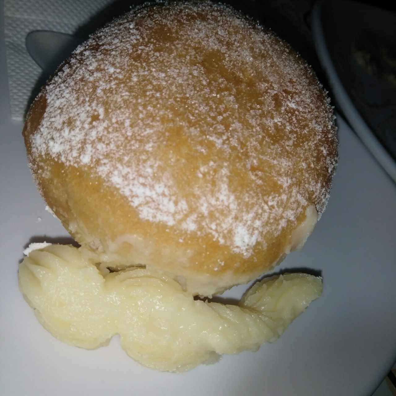 Bomba de crema pastelera