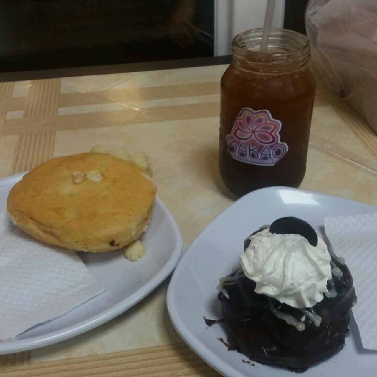 bomba. profiterol. papelón con limón 