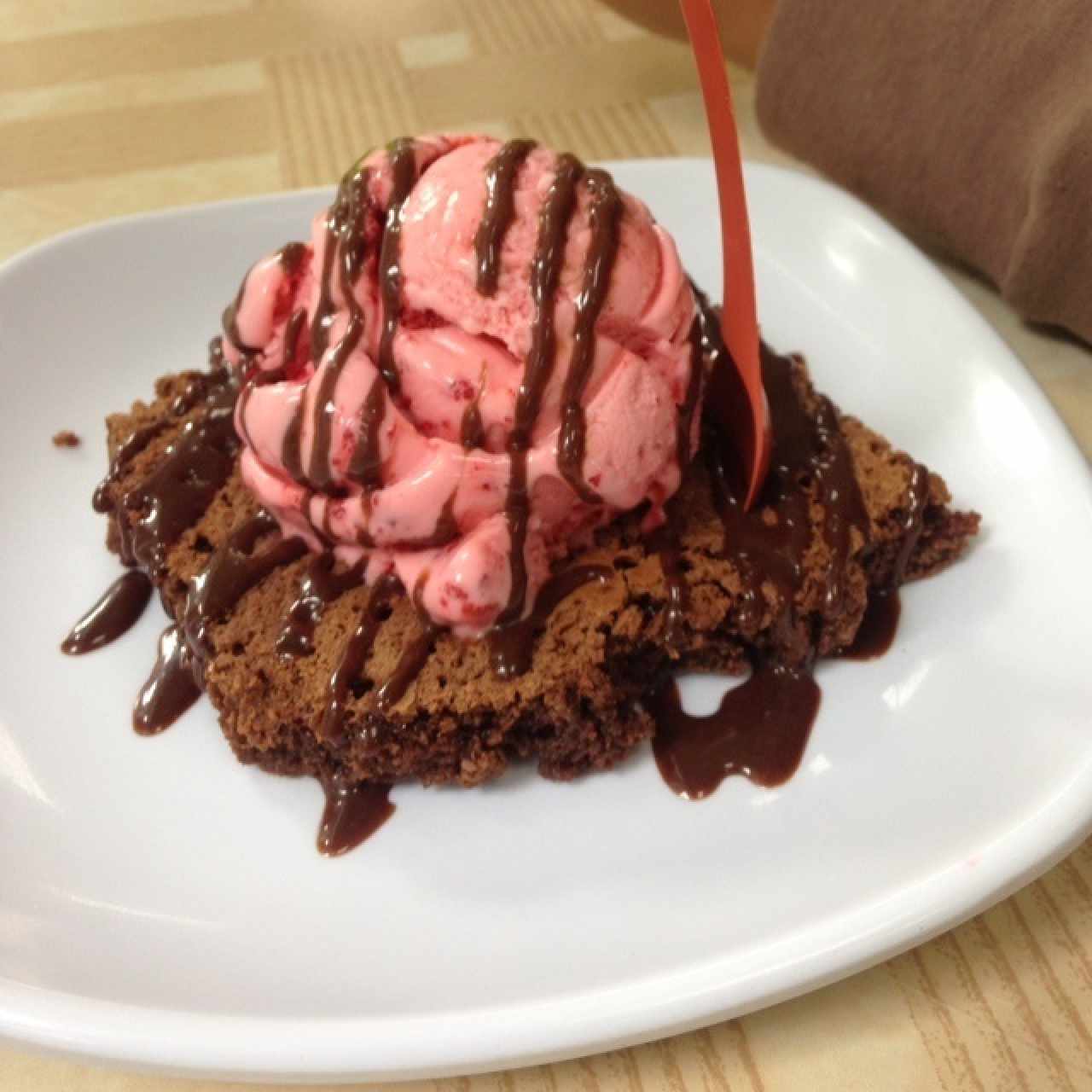 brownie con helado 