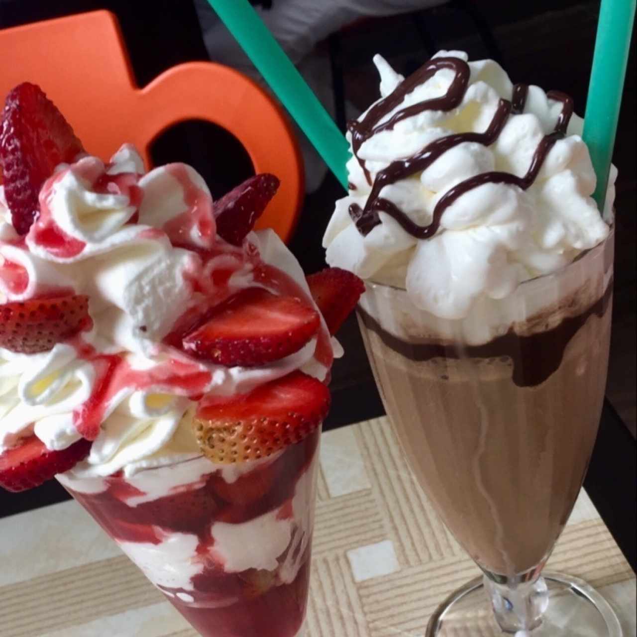Fresas con crema + mocca frapuccino