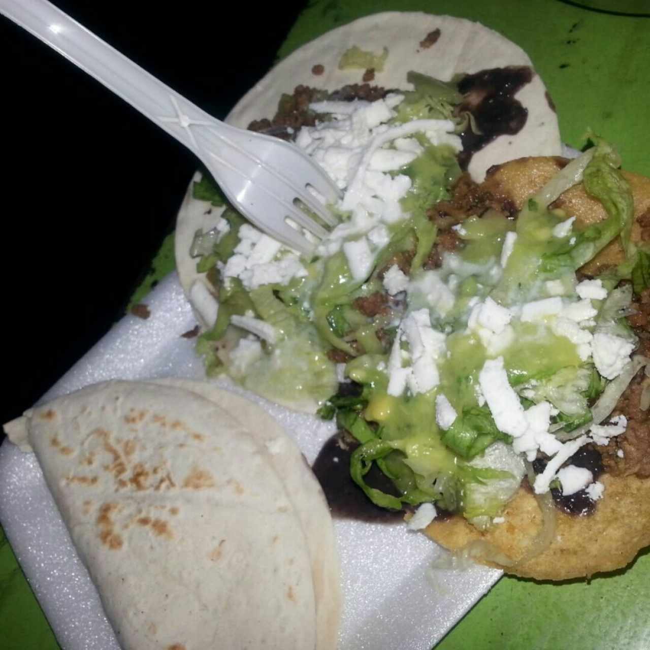 Combo 2 (Quesadilla, taco y tostada)