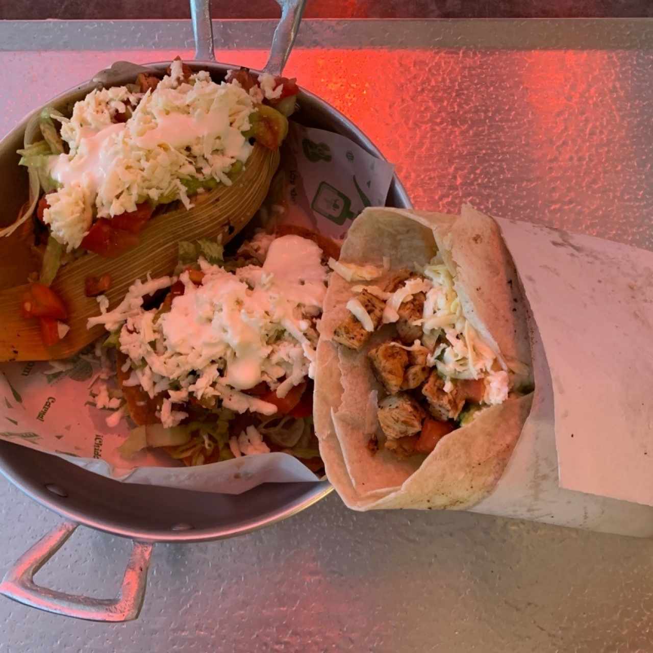 Combo juanito, burrito tamal y tostada excelente 