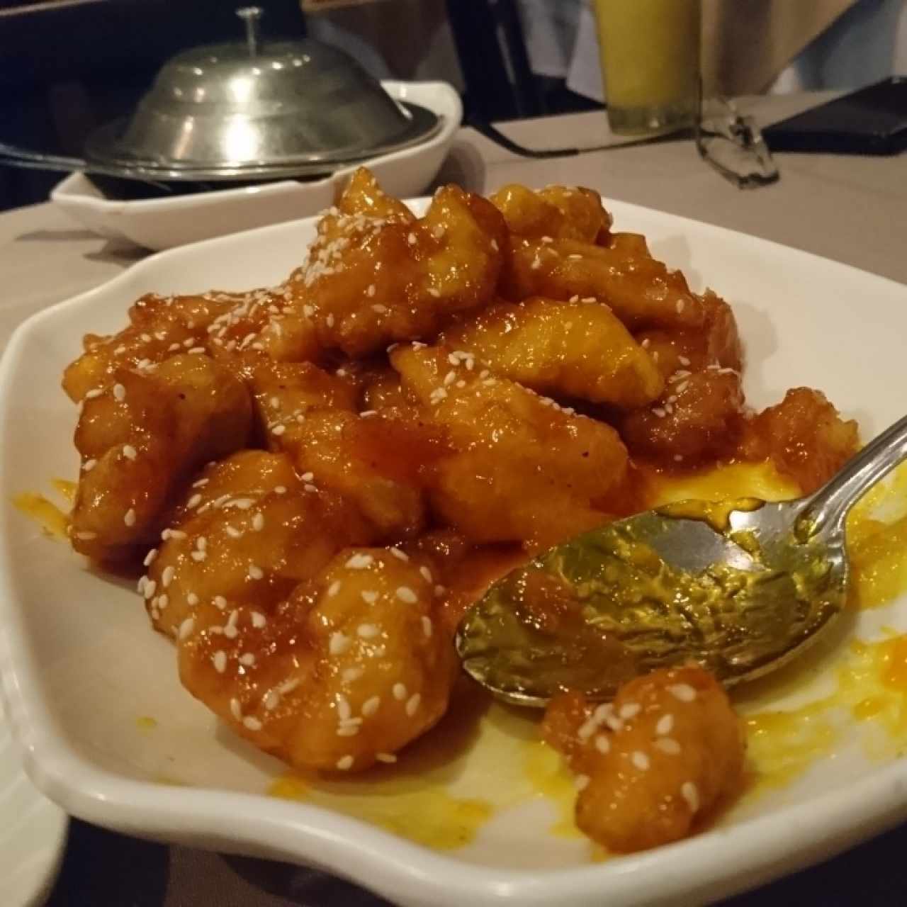 Pollo con miel y ajonjolí 