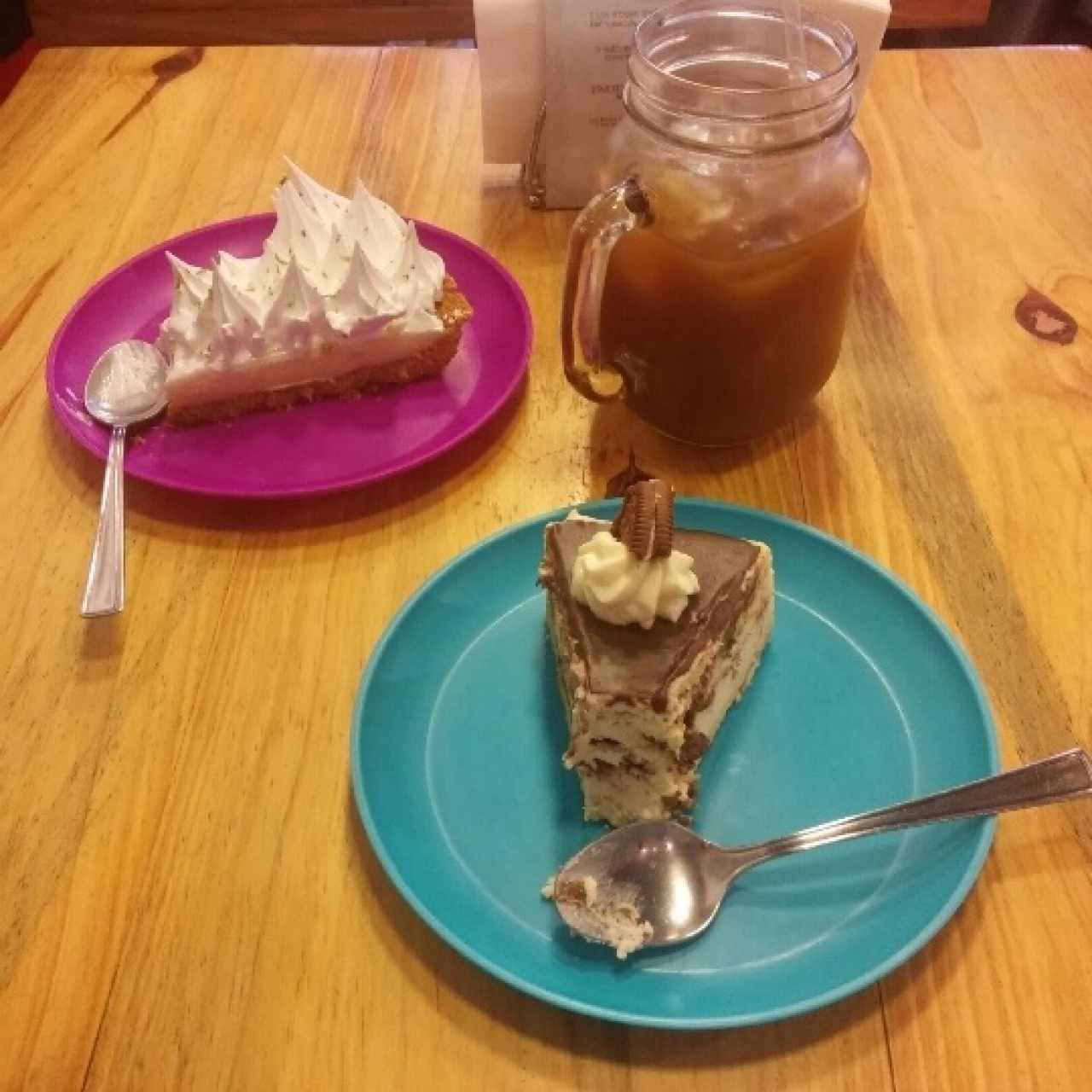 Cheesecake de oreo, pie de limón y papelón con limón