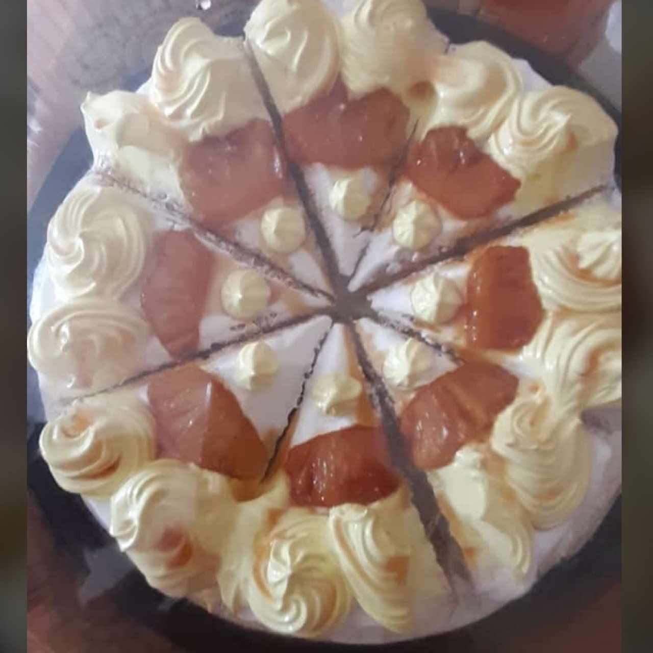 Excelente torta de vainilla, con trocitos de piña..!