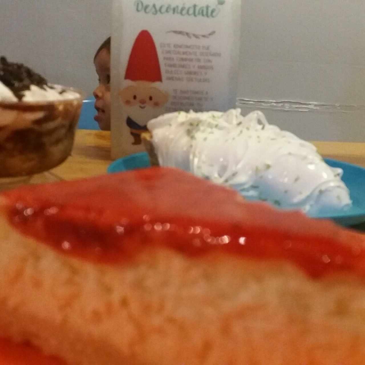 Cheesecake de fresa, Pie de limón y Brownie con helado