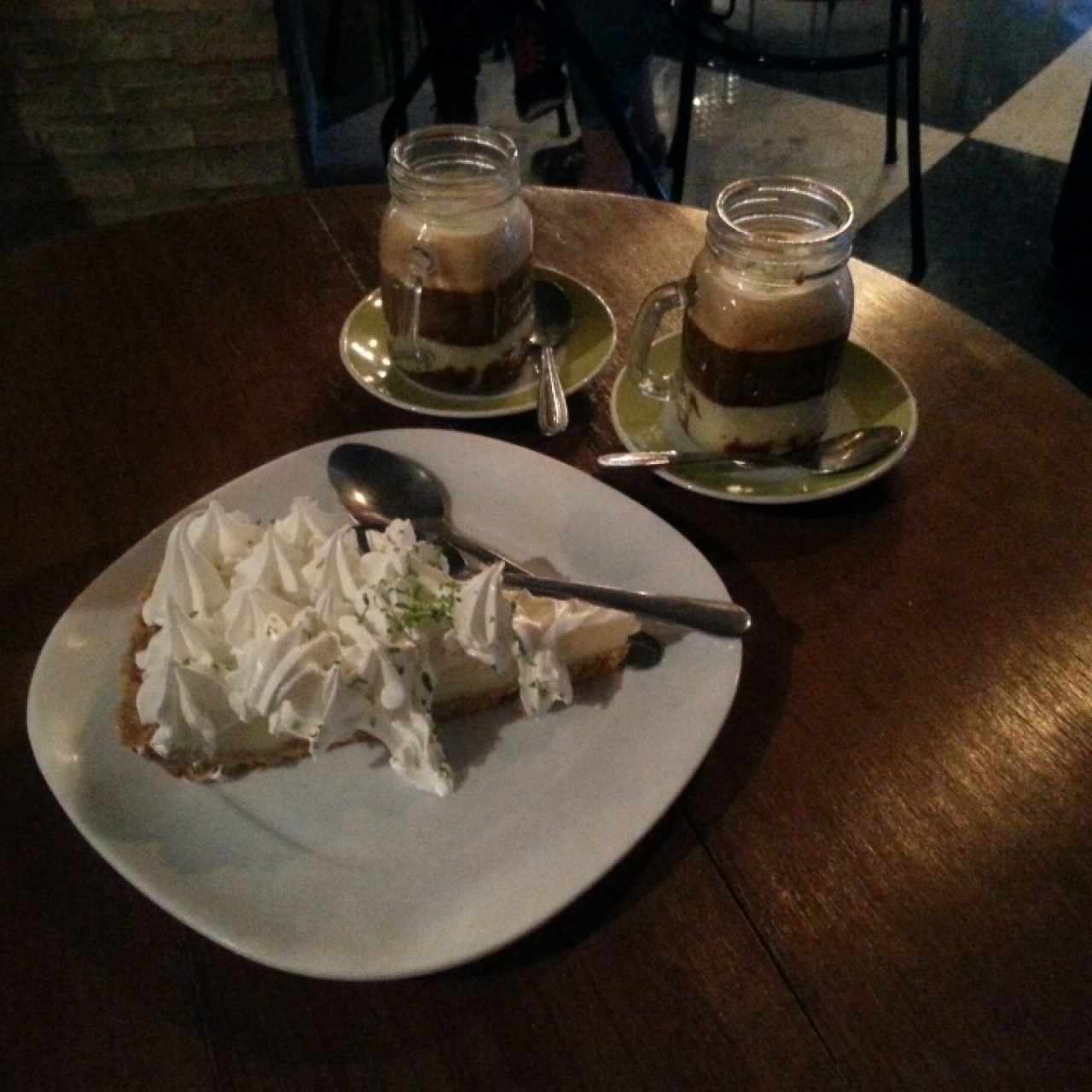 Café Bombón Amelie + Pie de Limón