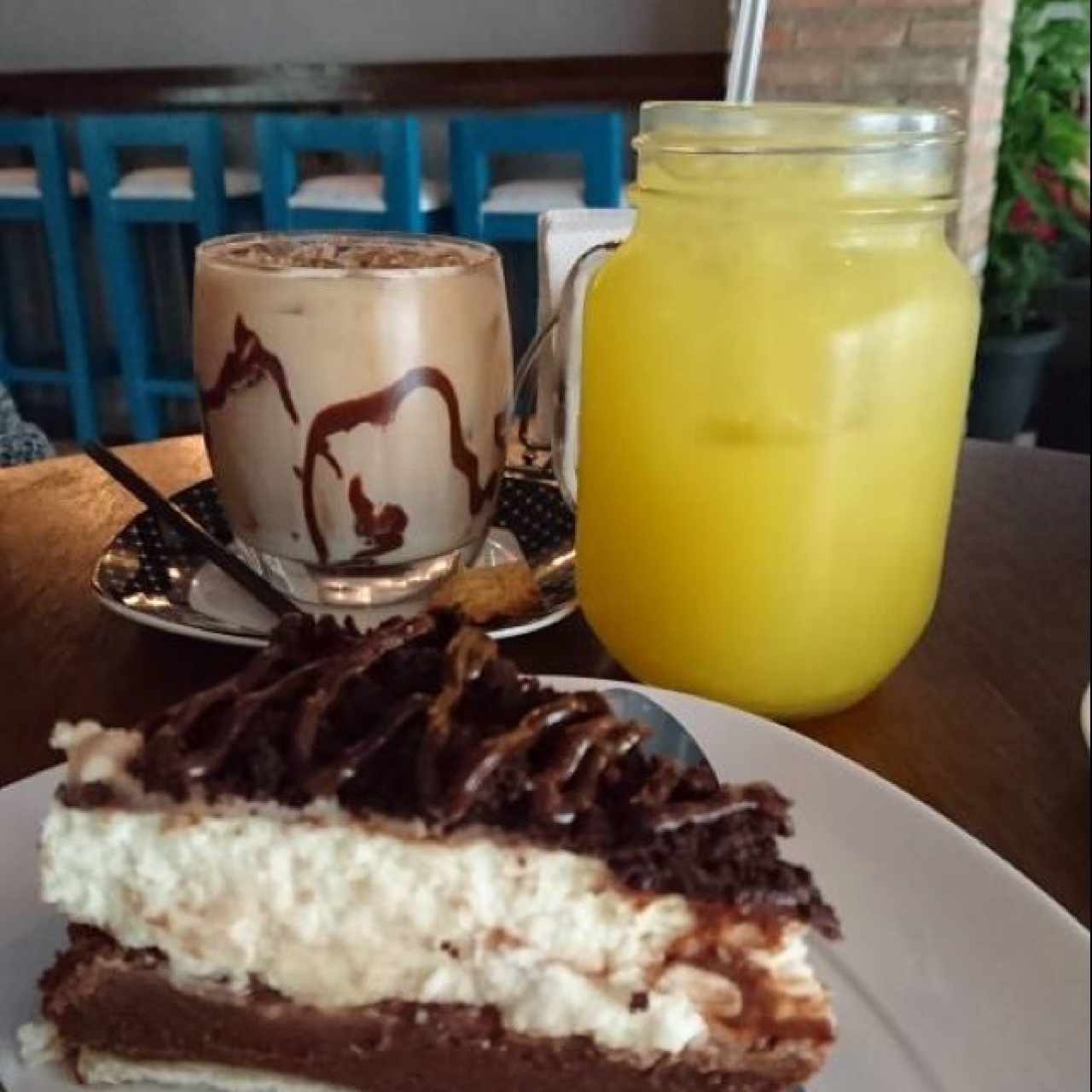 Cheesecake de Brownie + Naranjada + Café