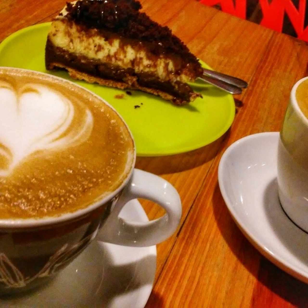 cheesecake brownie y latte
