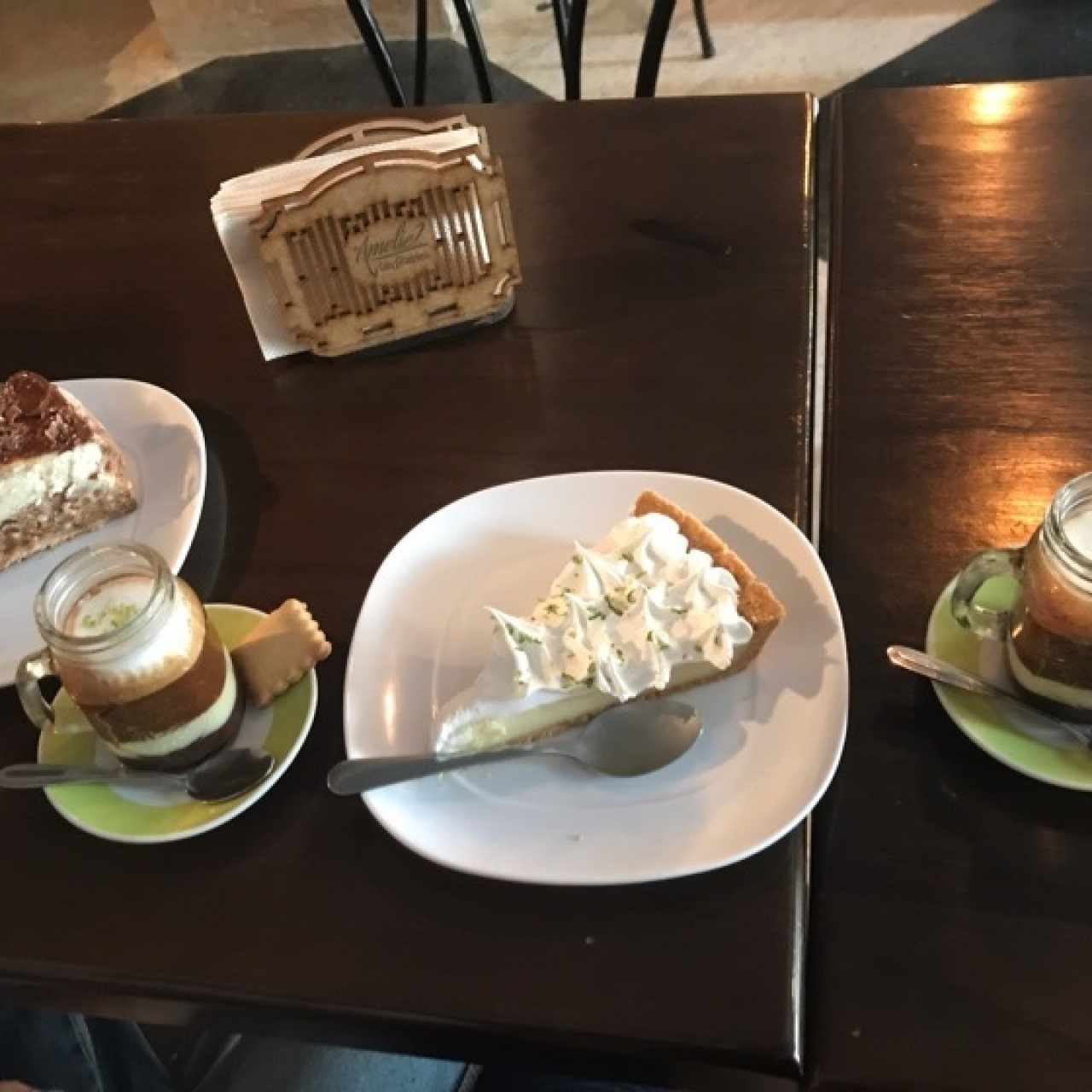 Cheese cake de CriCri, pie de limón, y dos café bombón Amelie