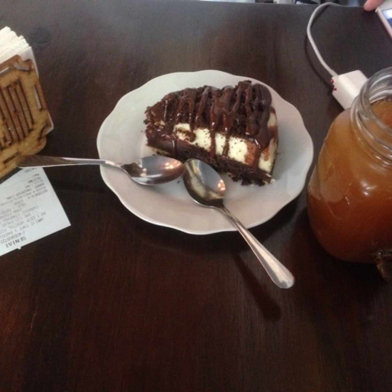 Cheesecake de brownie y papelón de limón