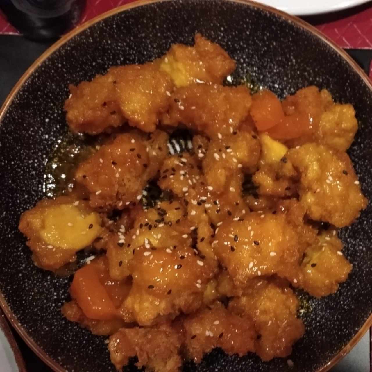 Pollo miel y ajonjolí 