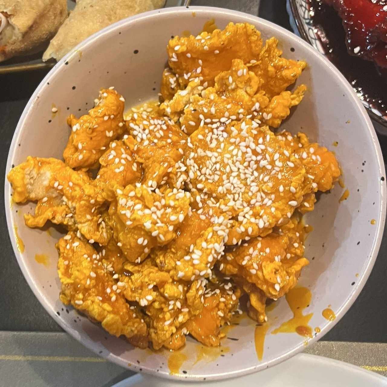 Pollo con miel y ajonjolí