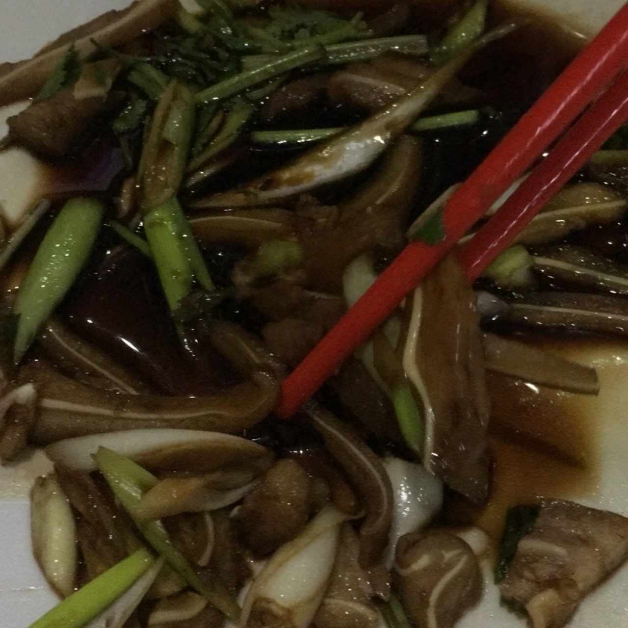 Ensalada de orejas de cochino
