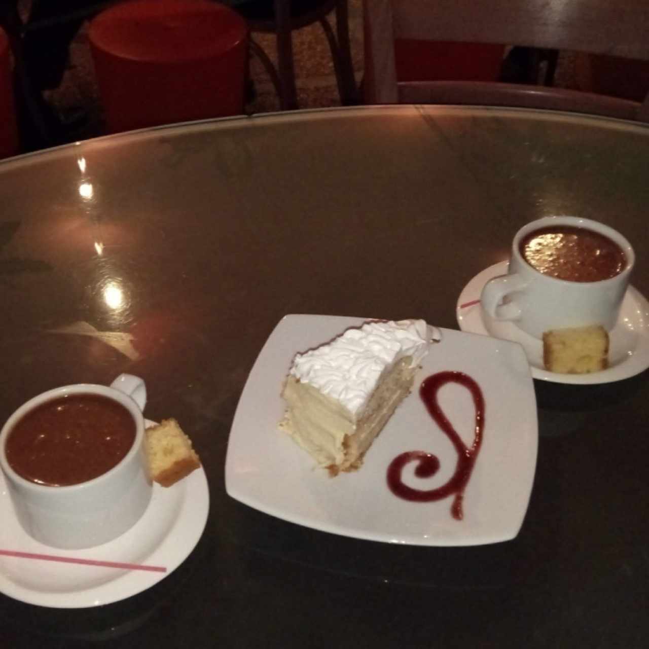 Torta de Guanabana y Chocolate caliente 