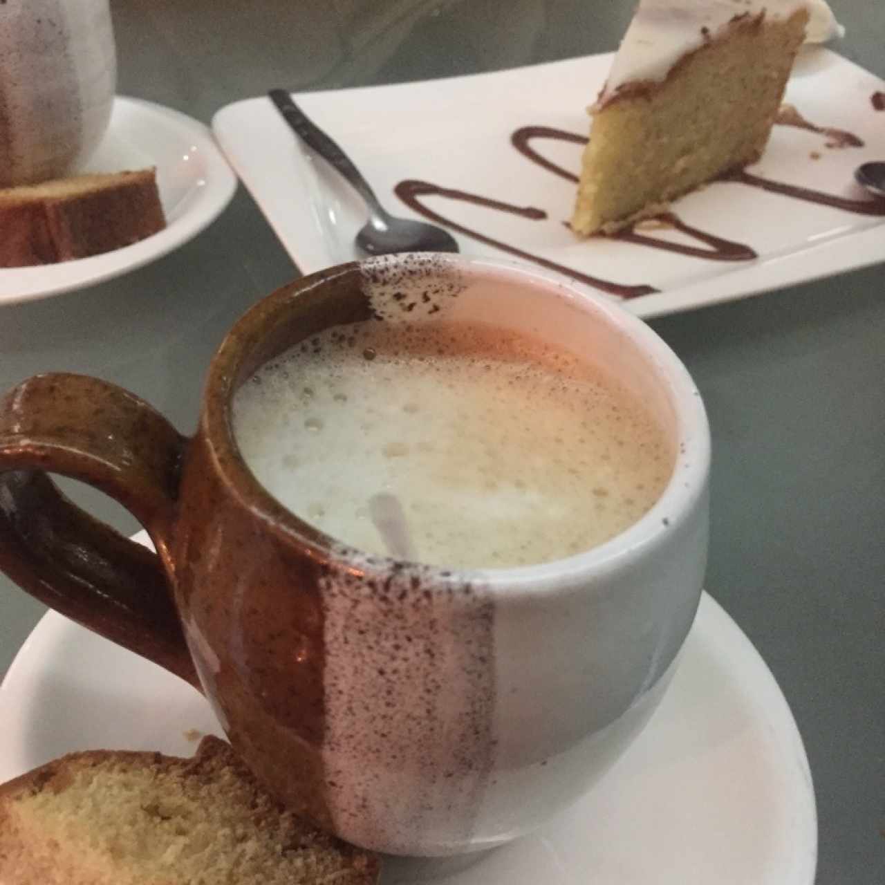 Café y Ponque de limón