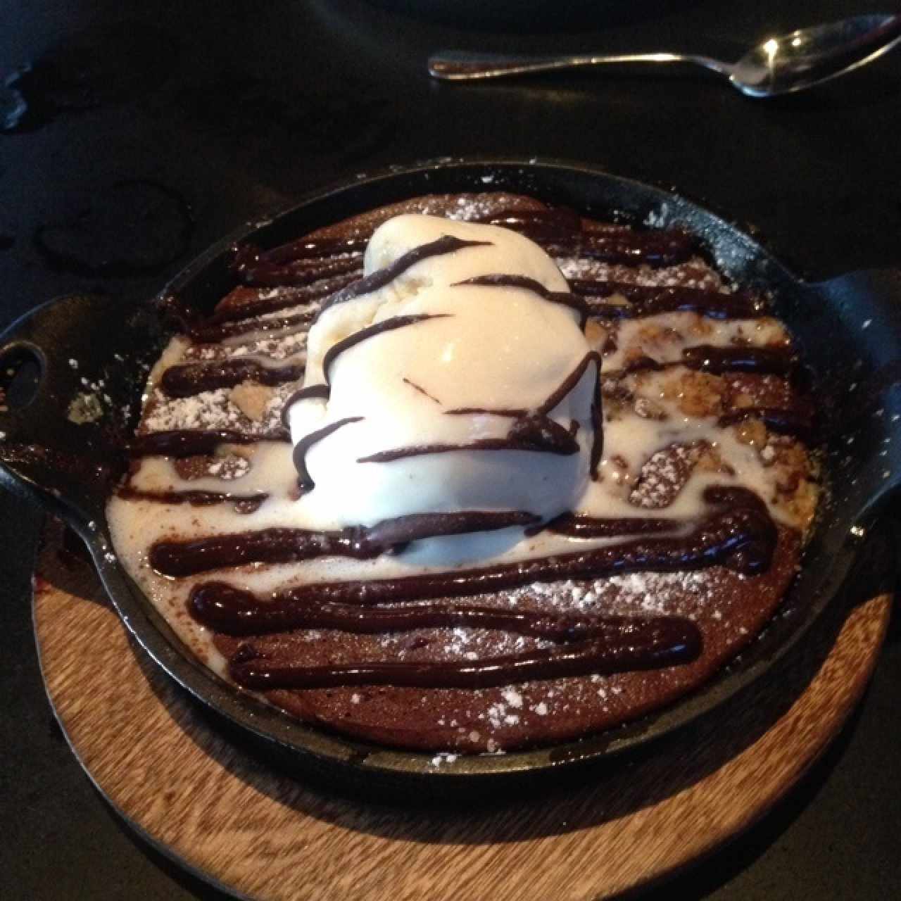 Torta de chocolate fluido con helado