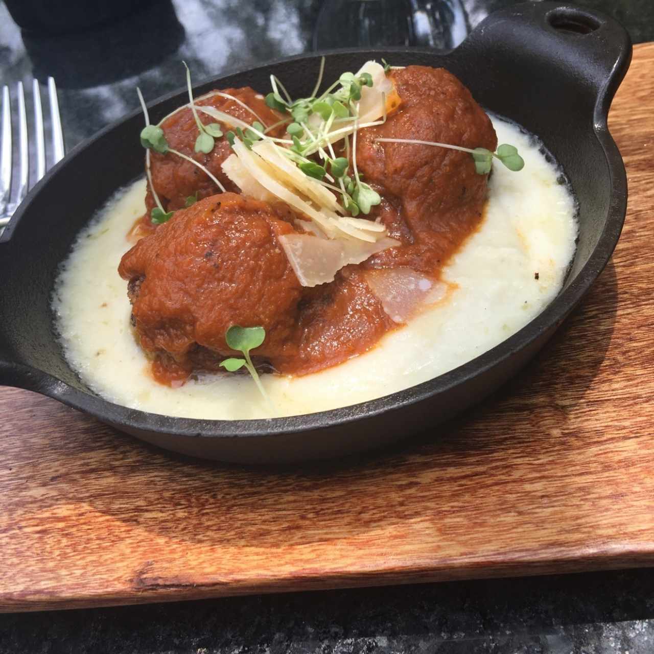 Albóndigas rellenas de cordero
